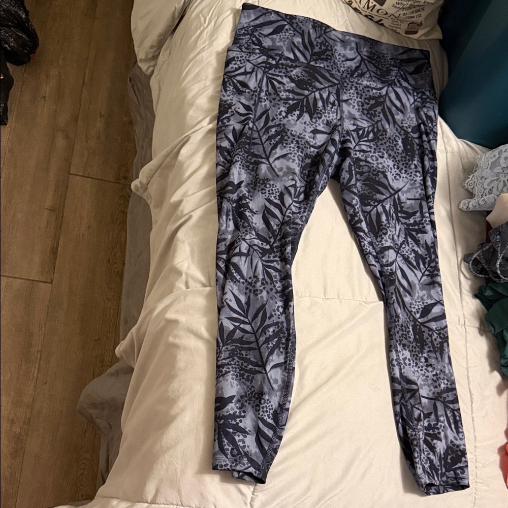 Avia Leaf Print Leggings in Black and Gray